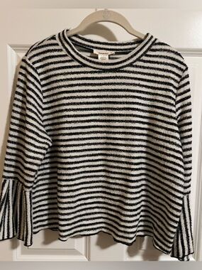 Preowned Urban Romantics striped shirt top. Size L